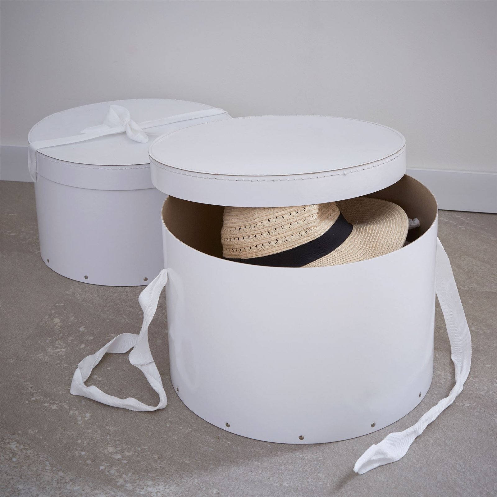 2f56ef43-a269-44c7-9560-16d0652bcd87.jpg Set Of 2 Hat Boxes - Image 3