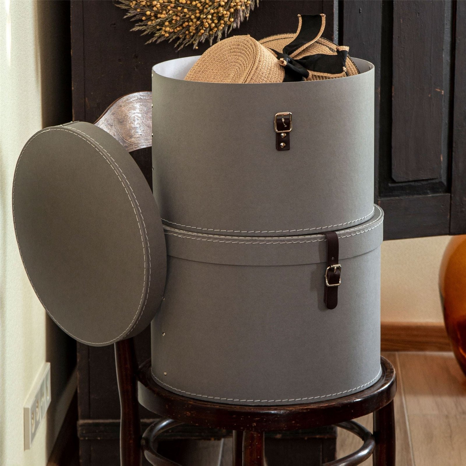 915d0a3b-b0ef-4604-b34c-4371184d8aec.jpg Set Of 2 Hat Boxes With Leather Strap - Rut - Image 2