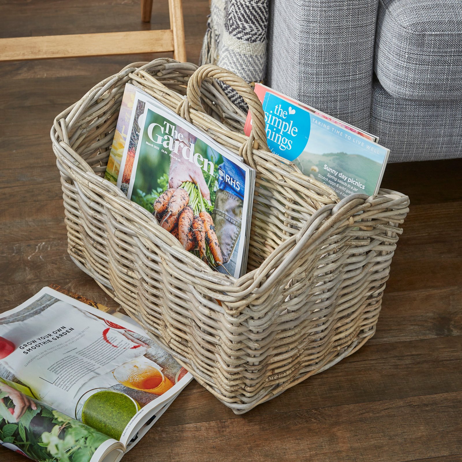 pic_9899_1_62383f4313f80.jpg Magazine Rack Rattan
